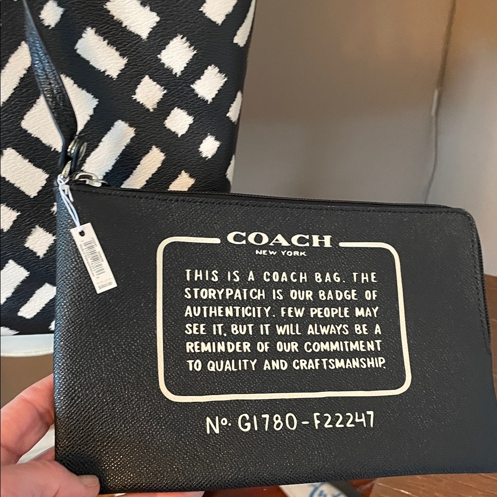 Coach Black and Cream Plaid Signature Tote with PouchNWT - Picture 3 of 9
